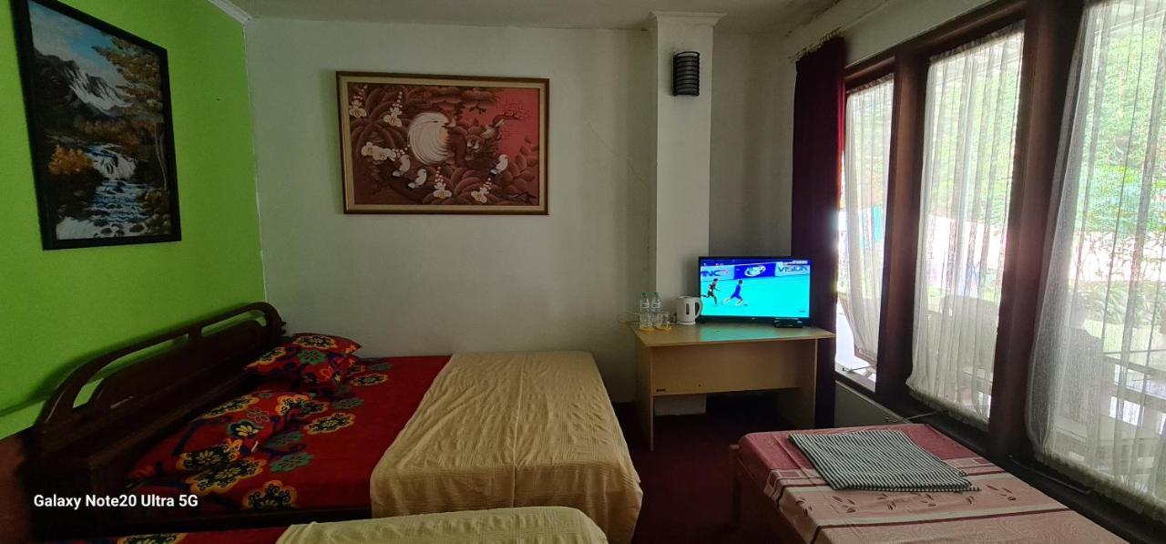 Homestay Triniti Lembang Eksteriør billede